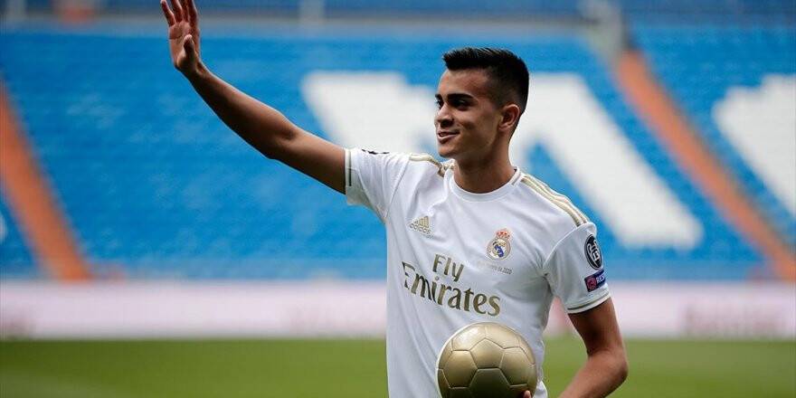 Real Madrid'in 18 Yaşındaki Yeni Transferi: Çocukluk Rüyamı Gerçekleştirdim