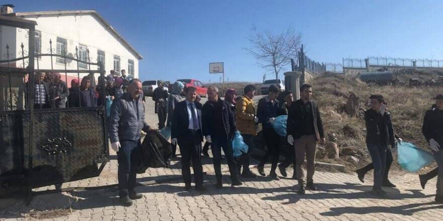 Başkan Akgül Öğrencilerle Sokaklarda Çöp Topladı