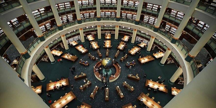 Millet Kütüphanesi'nin Milyonlarca Kitapla Dolu Rafları Zamanda Yolculuğa Çıkarıyor