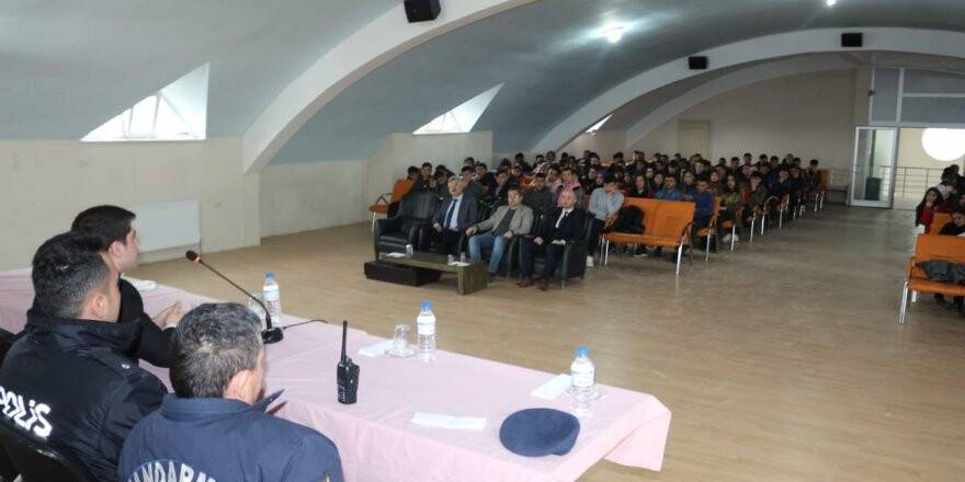 Kulu'da Lise Öğrencilerine Yönelik Seminer Düzenlendi