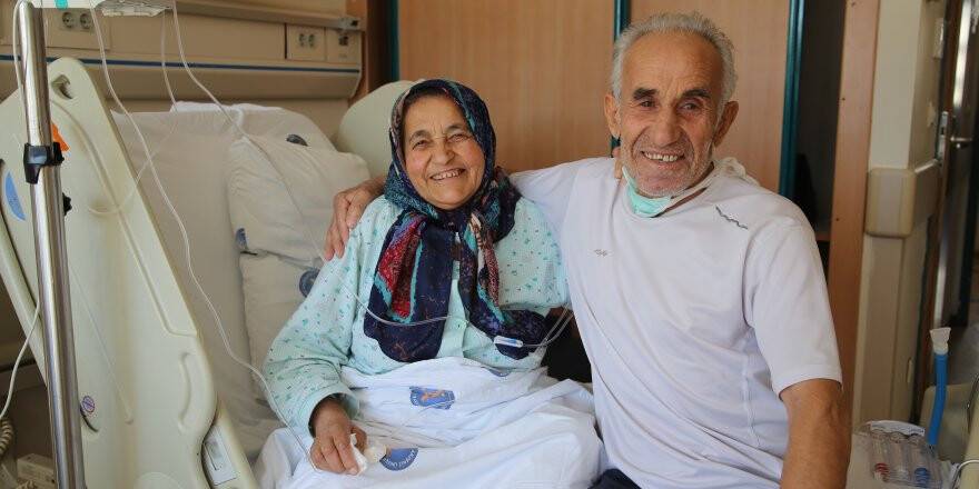 44 Yıllık Eşini, Böbreğiyle Hayata Bağladı