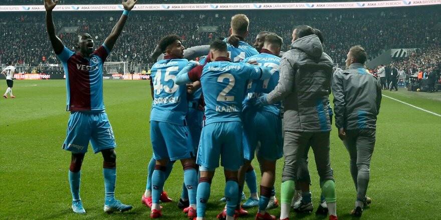 Trabzonspor Bir Puanı Son Anda Kurtardı, Yeniden Zirveye Çıktı