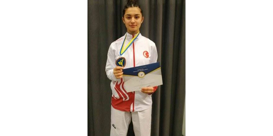 Selanay Güçlüefe’den Bronz