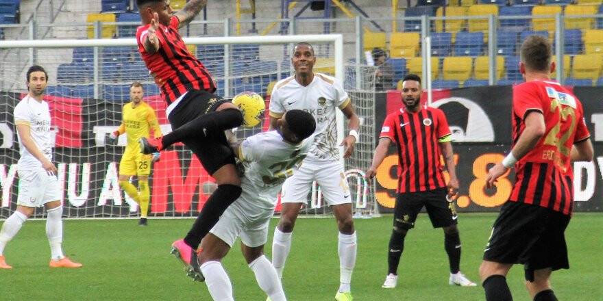 GENÇLER YENDİ KONYA SEVİNDİ