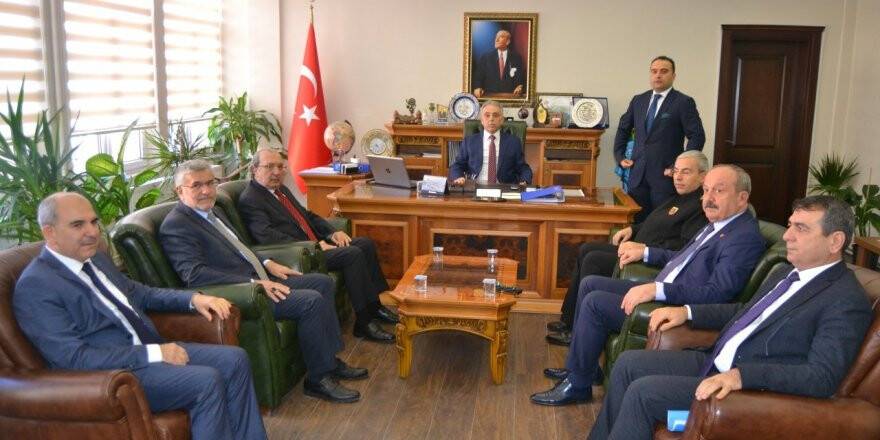 Vali Toprak Kulu’da muhtarlarla bir araya geldi