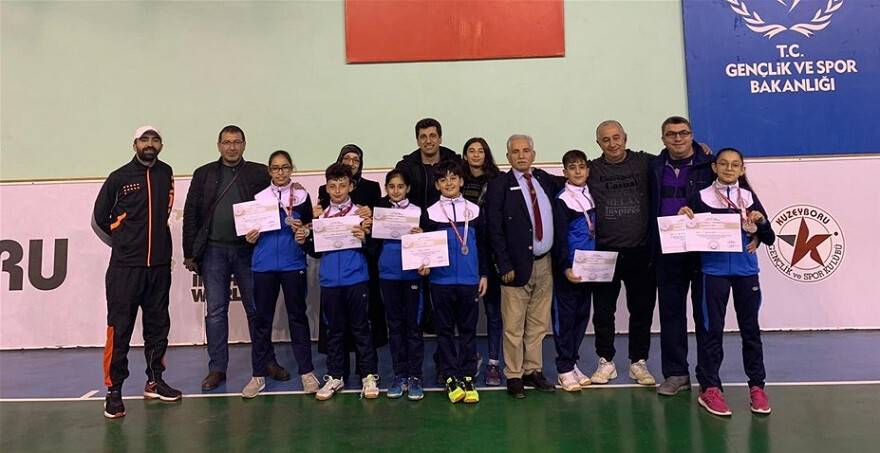 MASA TENİSİ TAKIMI YARI FİNALE YÜKSELDİ