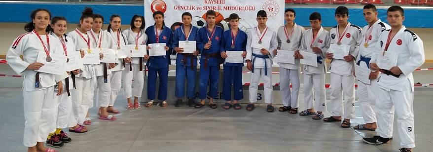 KONYALI JUDOCULARDAN KÜRSÜYE AMBORGO