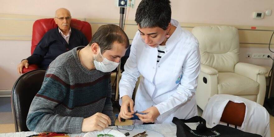 Kanser Hastalarını Sanatla Motive Ediyorlar