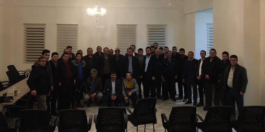 Karapınarlı Çiftçilere Bilgilendirme Toplantısı Yapıldı
