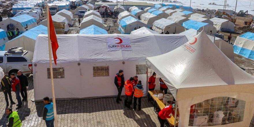 Devletin İmkanları Van'daki Depremzedeler İçin Seferber Edildi
