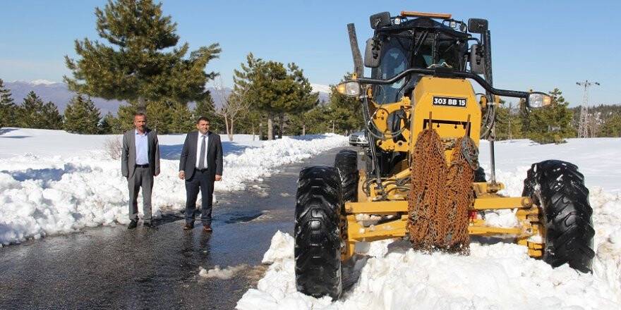 Yabani hayvanlar için yem bıraktılar