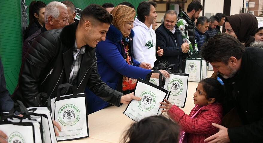 KONYASPORLU FUTBOLCULAR ŞİVLİLİK DAĞITTI