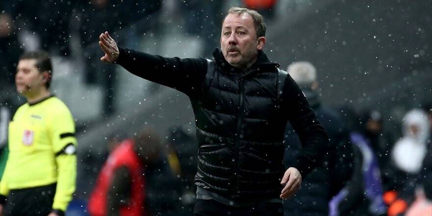 Sergen Yalçın: Kelimelerin tükendiği yerdeyiz