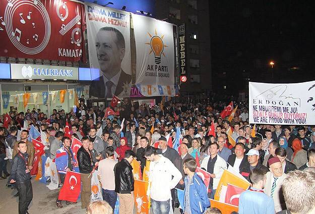 Üsküp'teki seçim kutlamalarına Başbakan Erdoğan sürprizi