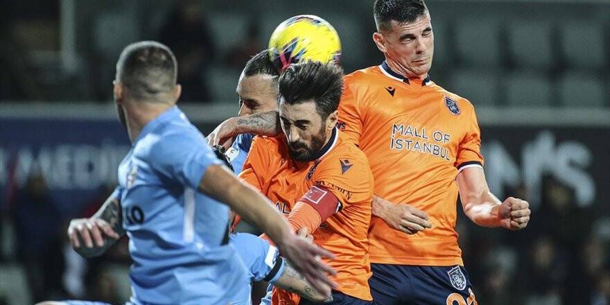 Medipol Başakşehir Liderliğini Sürdürdü