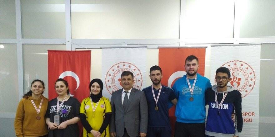 YURTLAR MASA TENİSİ TURNUVASINDA YARIŞTI