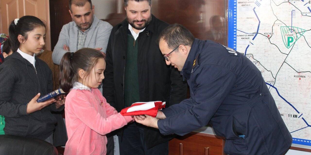 Yunak'ta Öğrencilerden Mehmetçike Moral Ziyareti