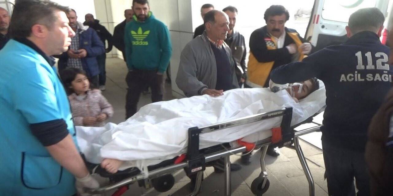 Salıncakta sallanan  çocuğun boynuna ip dolandı
