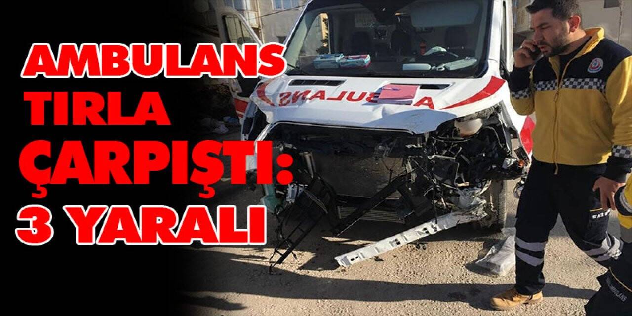 Ambulans tırla çarpıştı: 3 yaralı