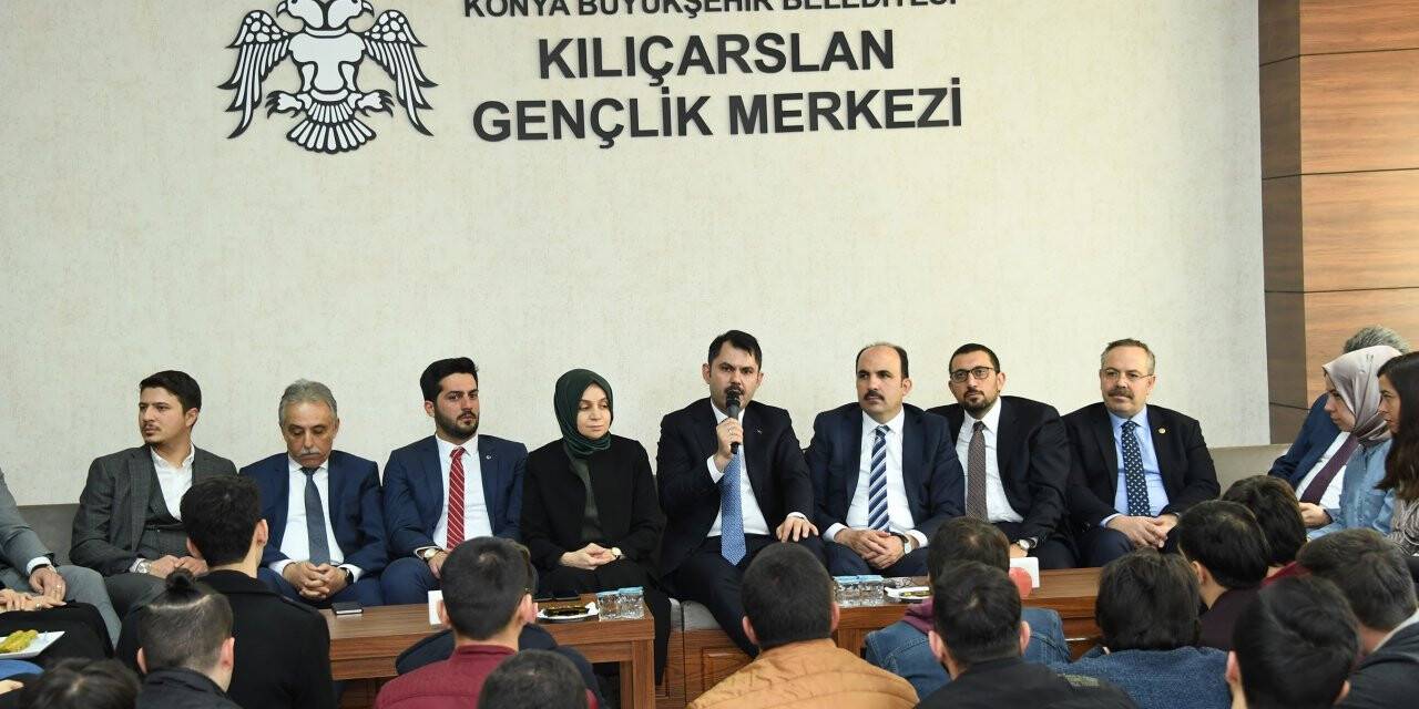 Bakan Kurum üniversiteli gençlerle buluştu
