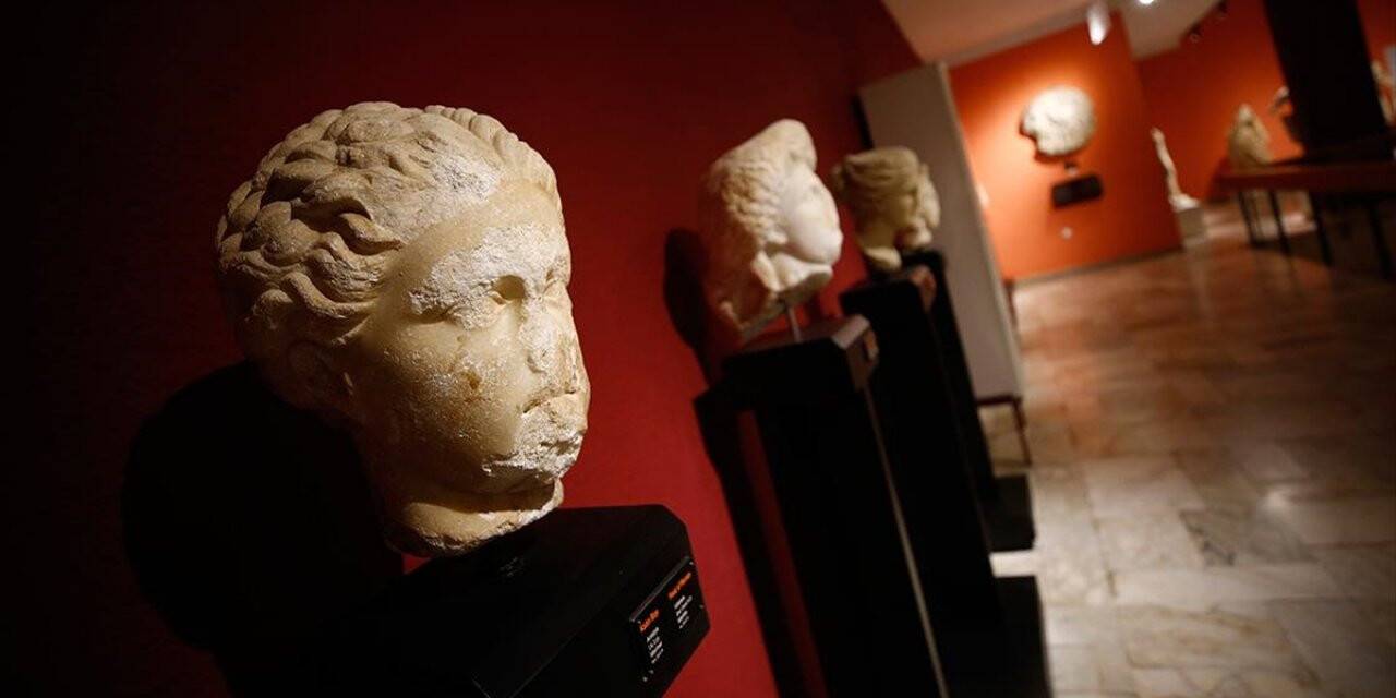 Antalya Müzesi'nde 48 Yıldır Sergilenen Portre Heykelin Sappho Olduğu Belirlendi