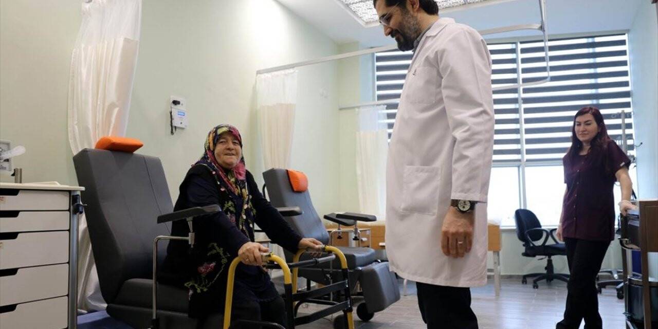 Diyabetik Ayak Hastası Kadın Ozon Ve Larva Tedavisiyle Sağlığına Kavuştu