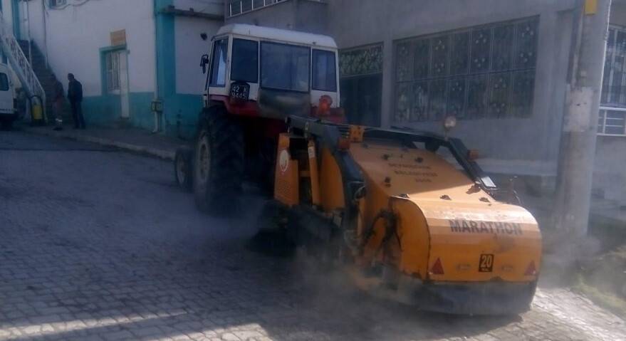 TEMİZLİK İŞLERİ EKİPLERİMİZ KESİNTİSİZ ÇALIŞIYOR