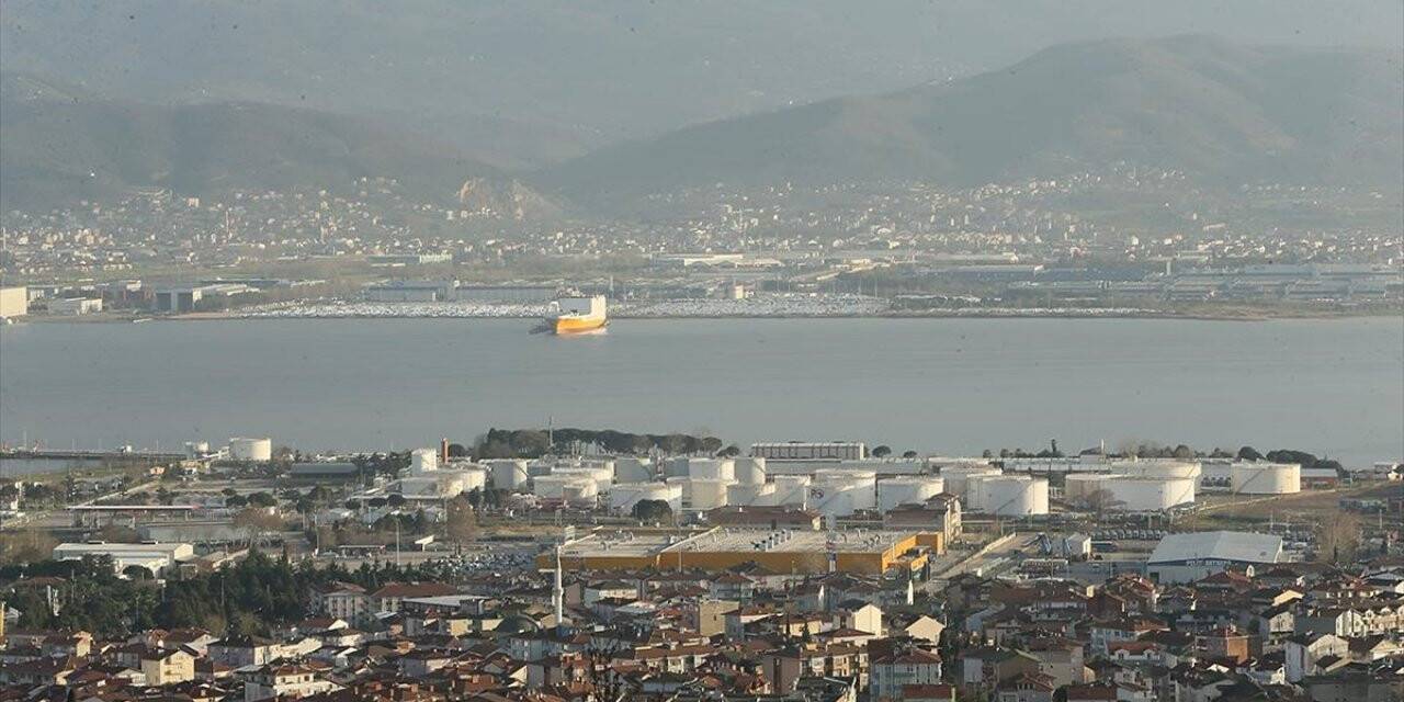 Körfezin Etrafında Yükselen Sanayi Ve Teknoloji Üssü: Kocaeli