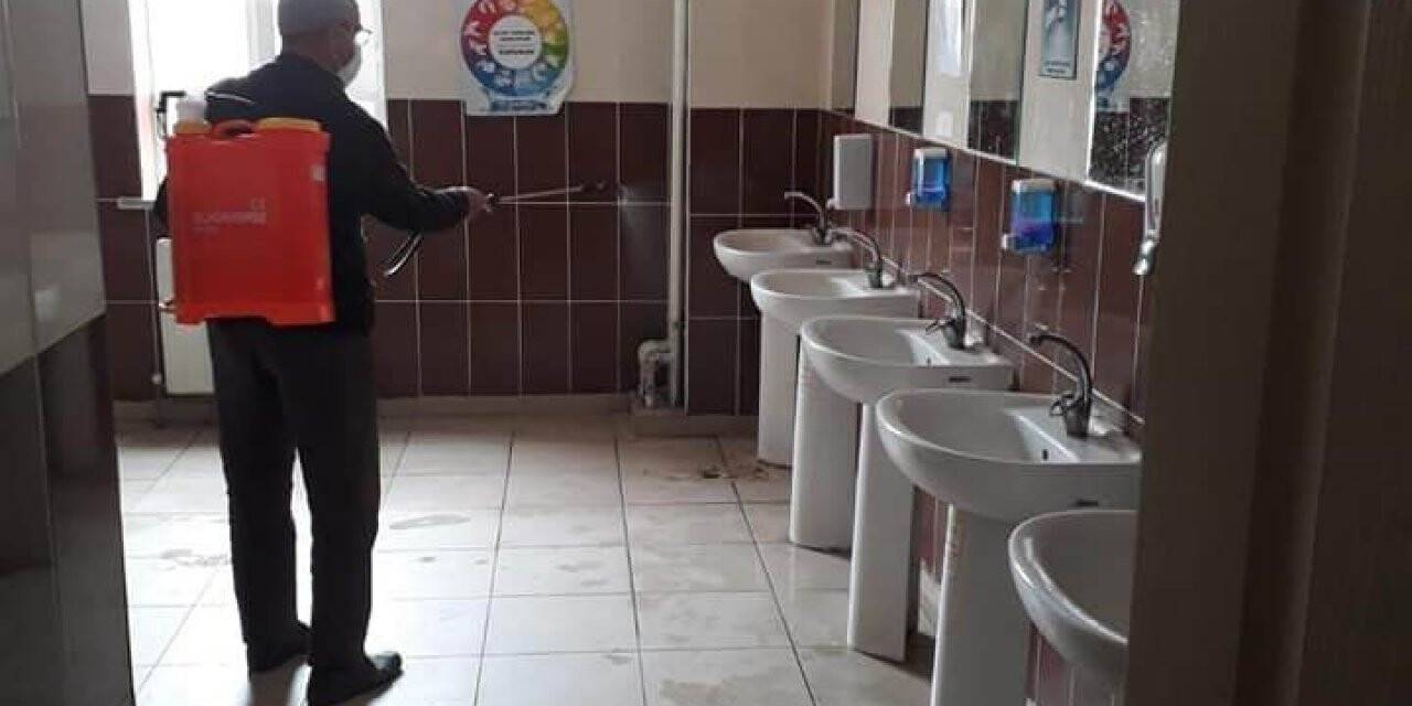 Hüyük’teki okullar koronavirüse karşı dezenfekte edildi