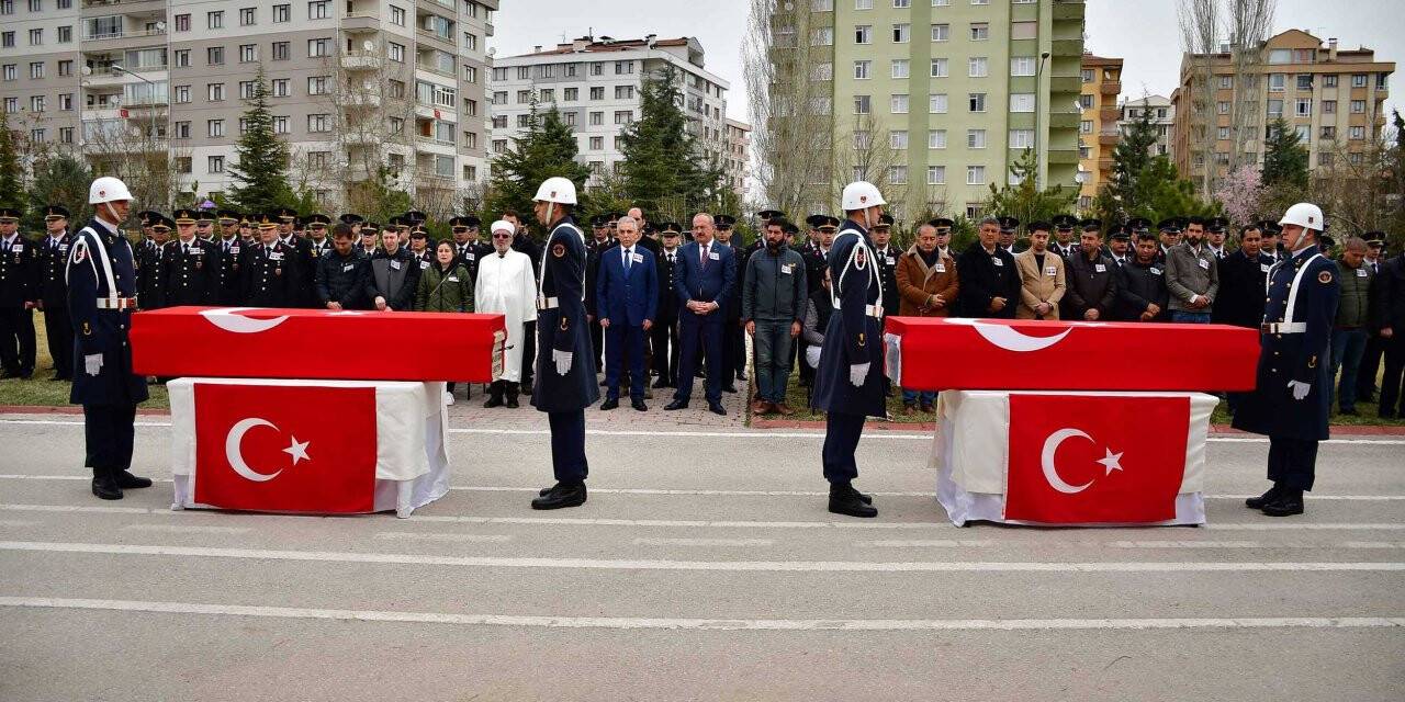 İki Uzman Onbaşının İlk Görev Yerlerine Giderken Hayatlarını Kaybettikleri Öğrenildi