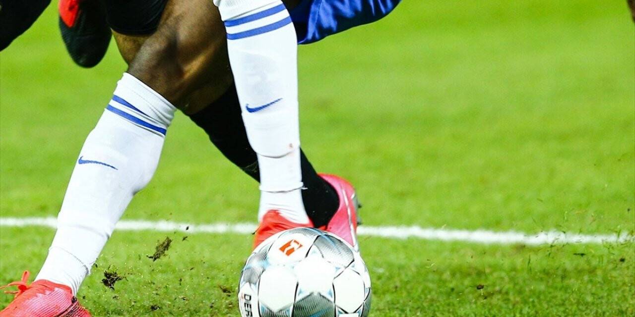 Almanya'da Futbola Koronavirüs Engeli