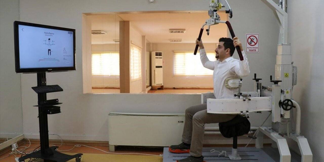Skolyoz Hastaları İçin Yerli Fizik Tedavi Cihazı Geliştirildi