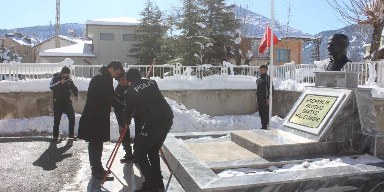 18 Mart Şehitleri Anma Günü Ve Çanakkale Deniz Zaferi'nin 105. Yılı