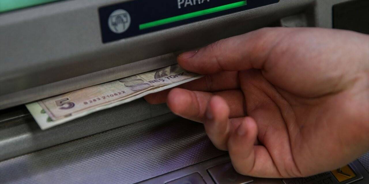 Bankalar Konoravirüs Nedeniyle Atm'lerden Para Çekme Limitini Artırdı