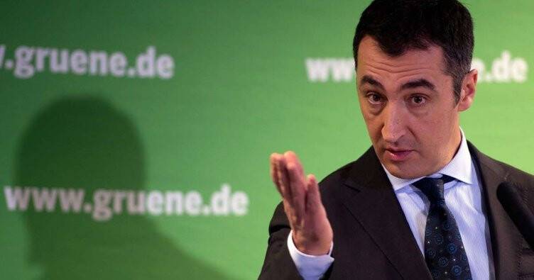 Türkiye düşmanı Cem Özdemir, koronavirüse yakalandı