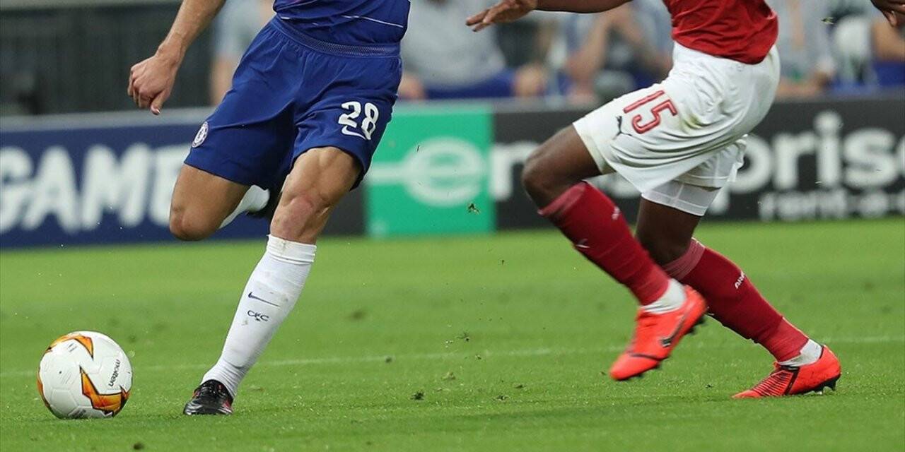 İngiltere'de Futbol Maçları Mayısa Kadar Oynanmayacak