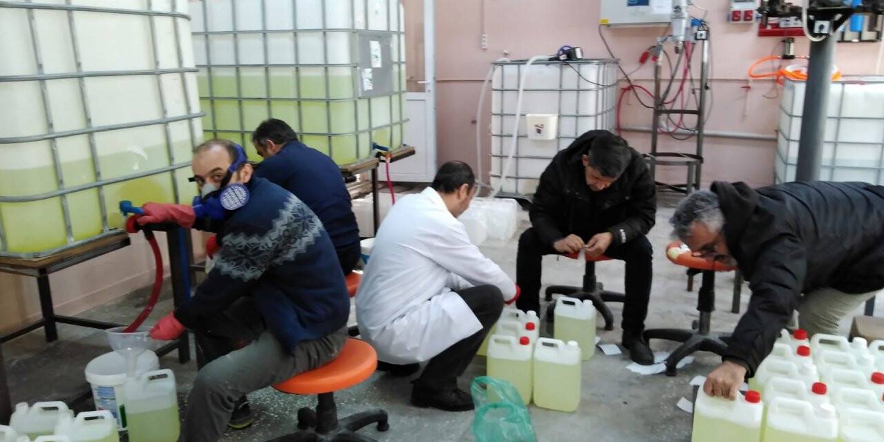 Seydişehir'de Meslek Lisesinde Kovid-19'a Karşı Dezenfektan Üretimi Sürüyor