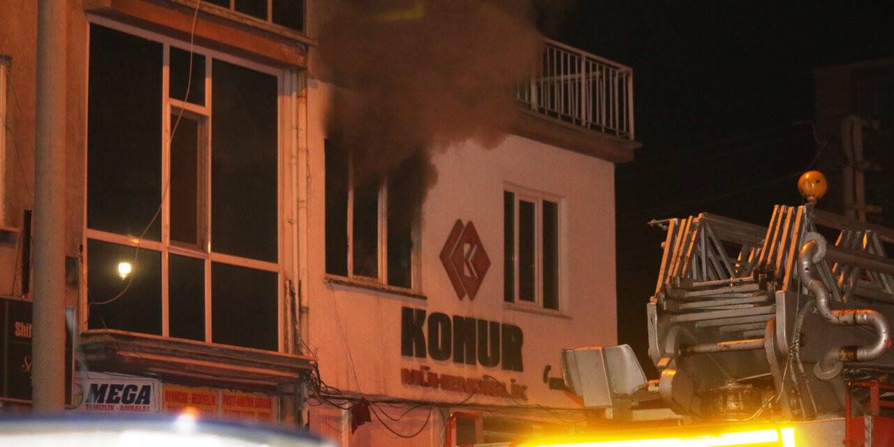 Seydişehir'de İş Yeri Yangını