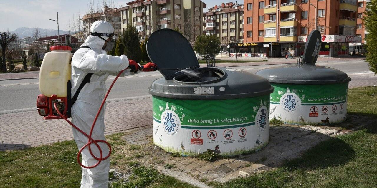 Selçuklu Belediyesi dezenfekte çalışmalarına  devam ediyor