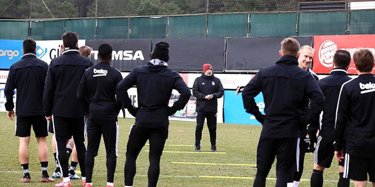 Beşiktaş'ta Teknik Ekip Ve Futbolculara Koronavirüs Testi Yapılacak