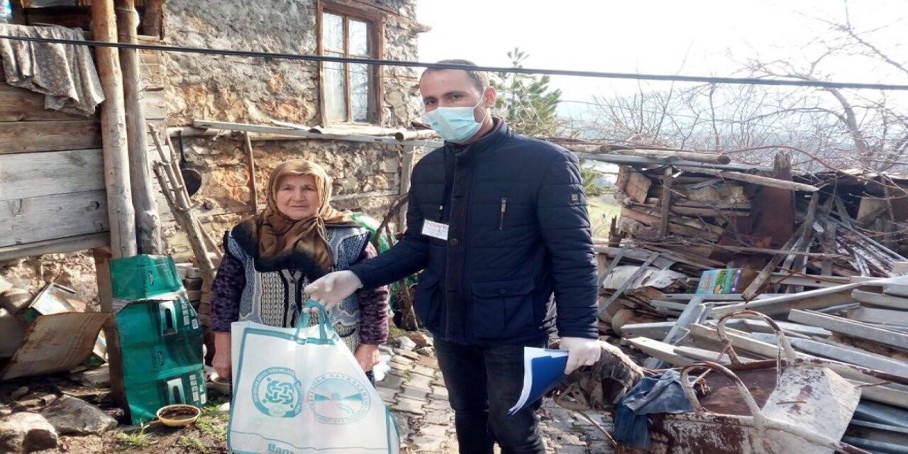 Derebucak'ta 65 Yaş Üstü Ve Kronik Hastalığı Olan Engelli Vatandaşlara Temizlik Kiti Desteği
