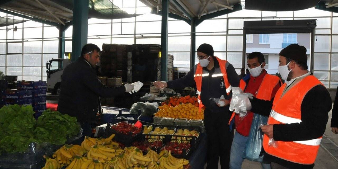 Akşehir Belediyesi Maske Ve Eldiven Dağıttı