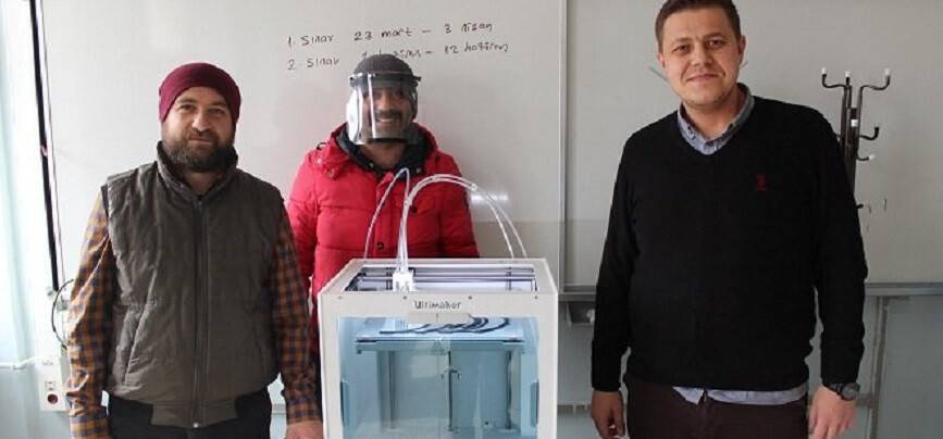 Yunak’ta ‘yüz koruyucu siperlik’ üretimine başlandı