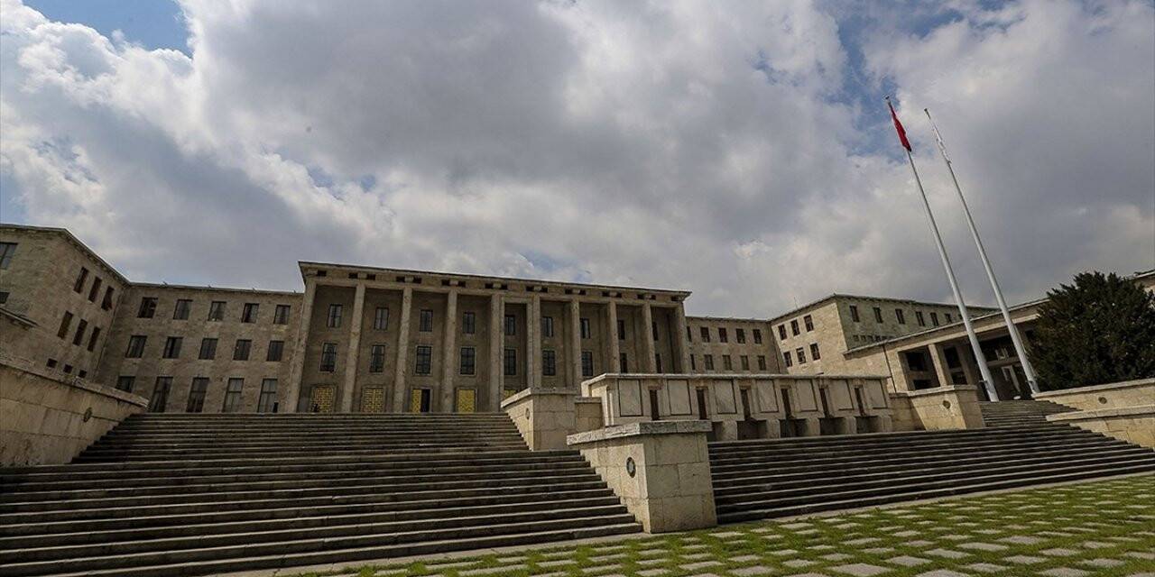 Tbmm'ye Ziyaretçi Yasağı 30 Nisan'a Kadar Uzatıldı