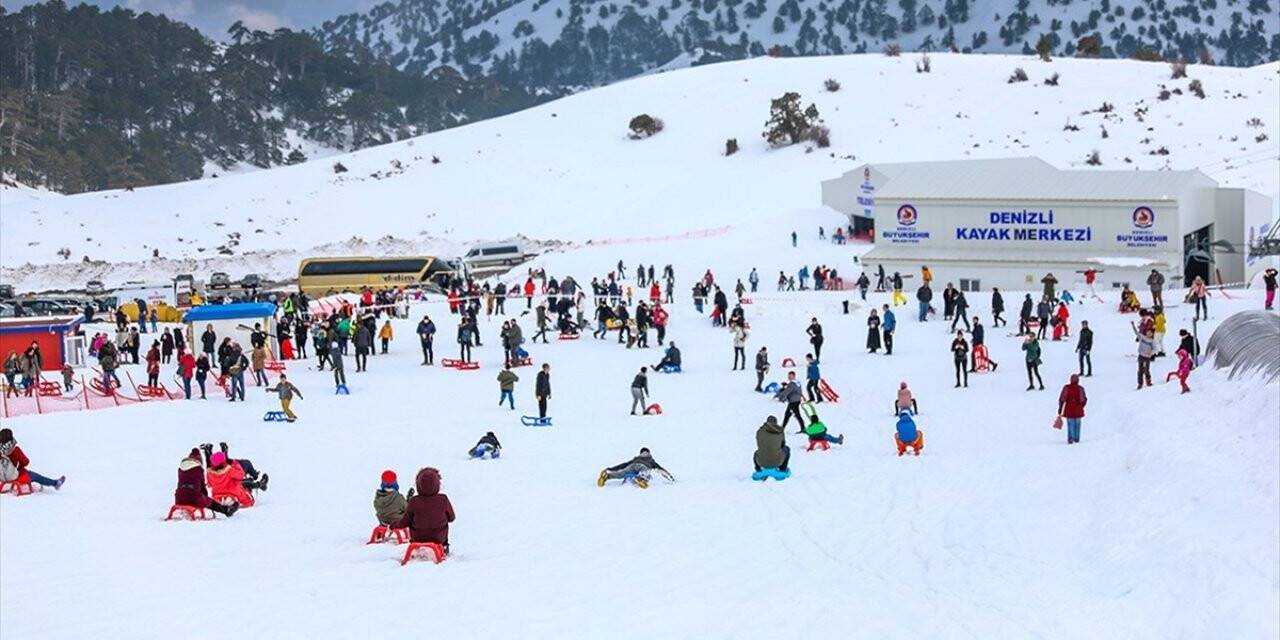 Denizli Kayak Merkezi 100 Günde 200 Bin Ziyaretçiyi Ağırladı