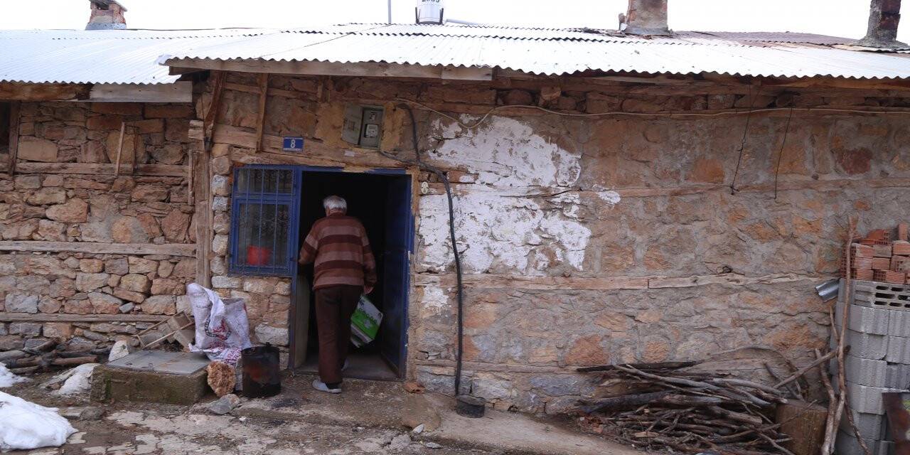 Yaş Ortalaması 65'in Üzerinde Olan Mahallede Çıt Çıkmıyor