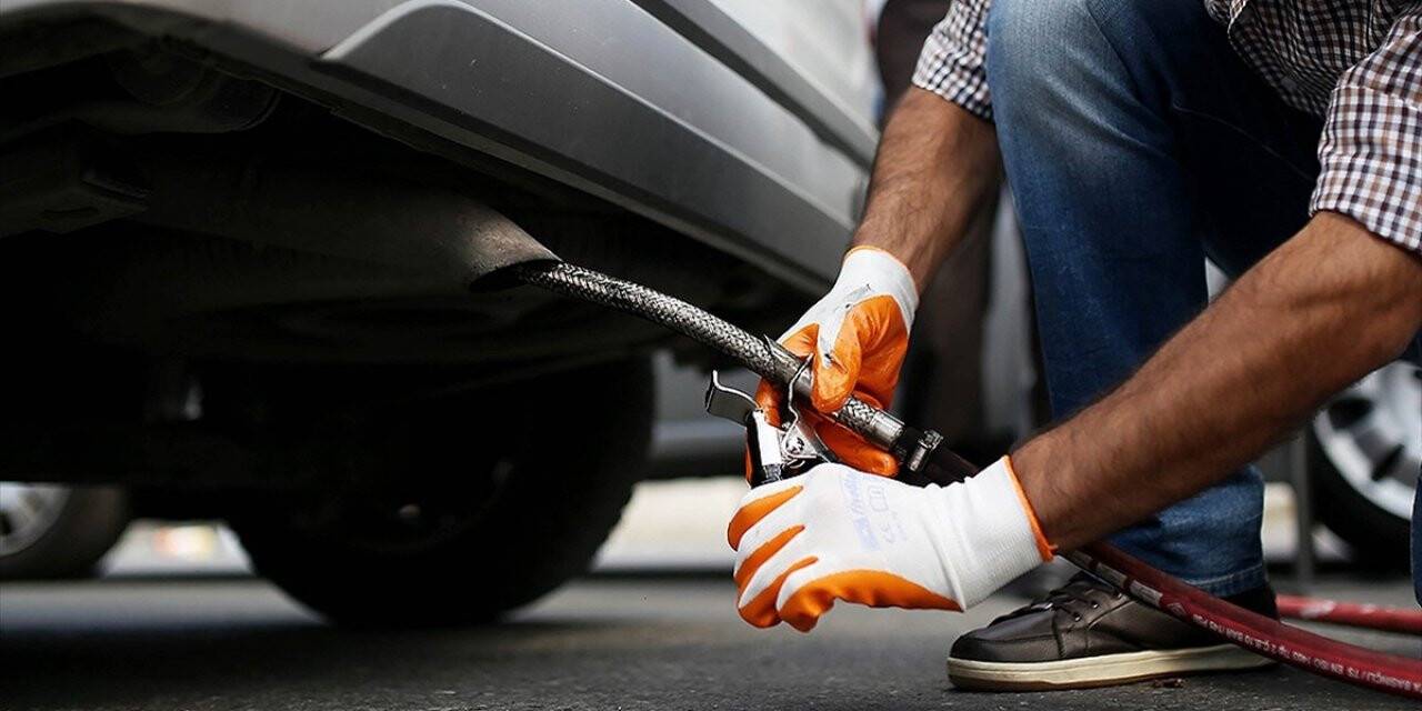 Bakan Kurum: 65 Yaş Ve Üzeri İle Kronik Rahatsızlığı Olan Vatandaşların Araçlarının Egzoz Emisyon Ölçümleri Ertelendi