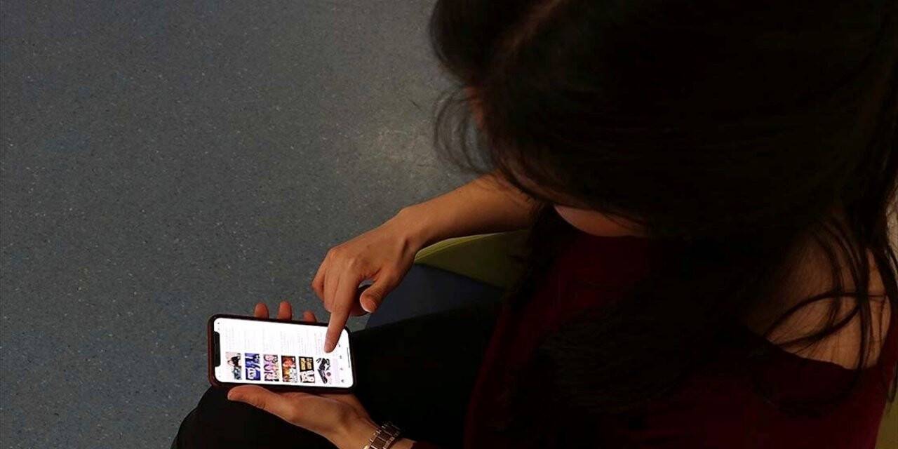 'online' Yaşayan Bireyde 'siber Kimlik-gerçek Kimlik' Çatışması Artıyor