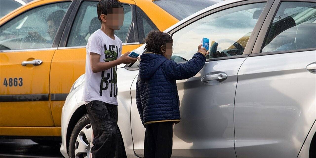 Mendil Sattırılan, Dilendirilen Çocukları 'alo 183' İle Kurtarın