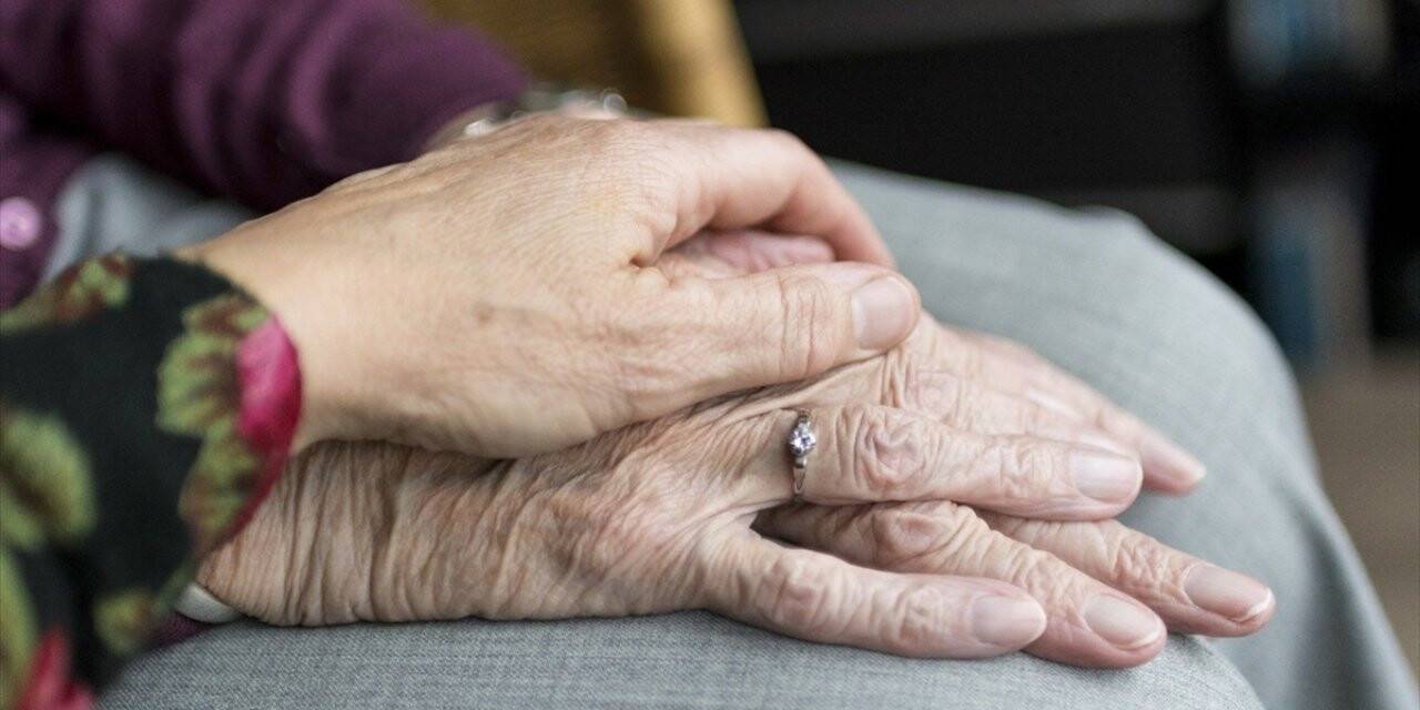 Ab Nüfusunun Yüzde 20'den Fazlası 65 Yaş Ve Üstünde